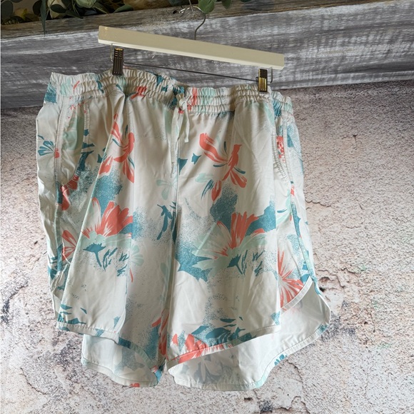 Columbia Pants - Columbia Cream and Coral Floral Shorts size 3X. C28